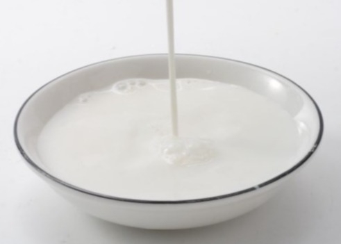 Nhũ tương trắng Cation ổn định trong bể 1000IBC cho người mua B2B